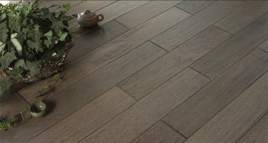 ��Ƥ����ں���ɫʵľƽ��ذ�